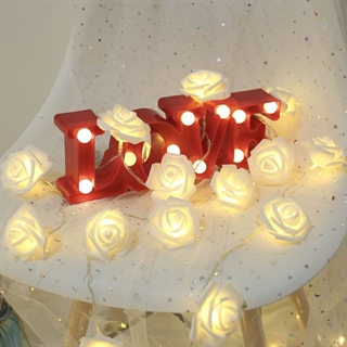 LED lyskæde med hvide roser - 3 m 20 lys - Rosediameter 5 cm